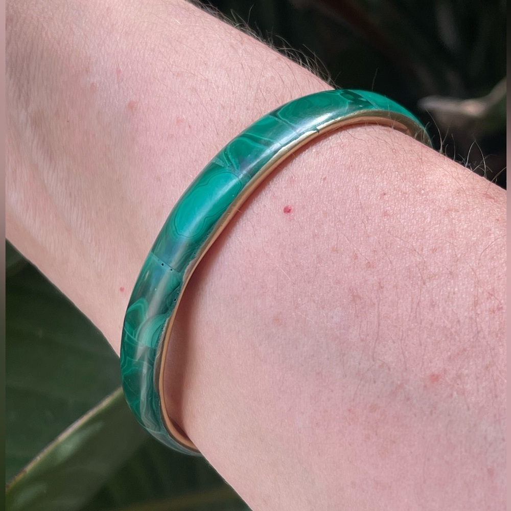 Natural malachite golden brass bangle bracelet - Picture 2 of 6